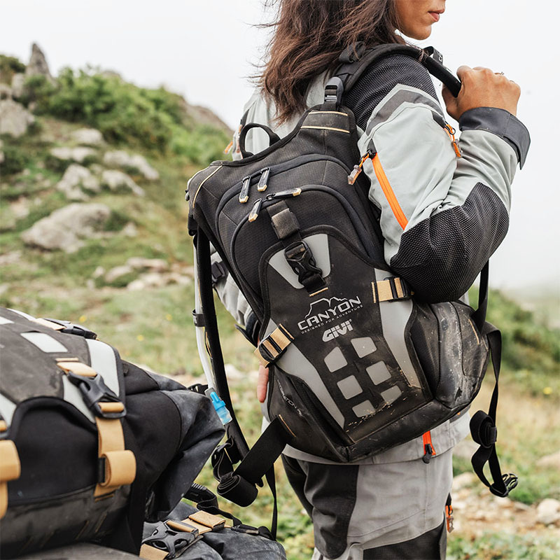 MOCHILA DE HIDRACION GIVI HYDRAPACK CANYON 12 L GRT731 | Mochilas de moto | %brands%